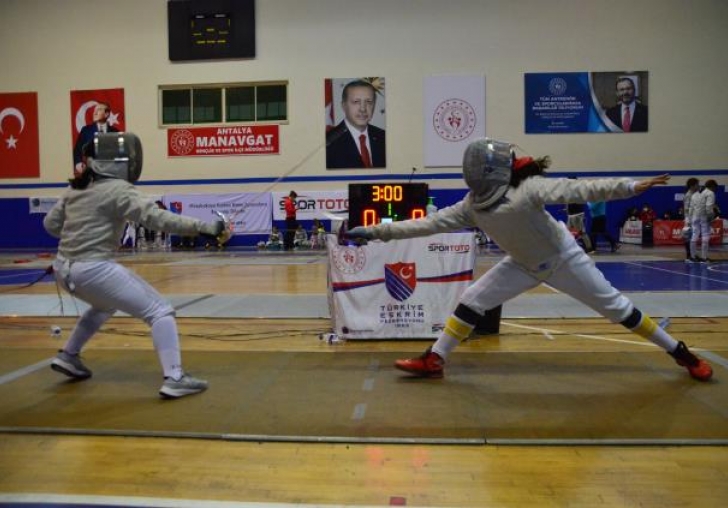 10, 12 ve 14 Yaş Altı Kılıç Türkiye Şampiyonası başladı
