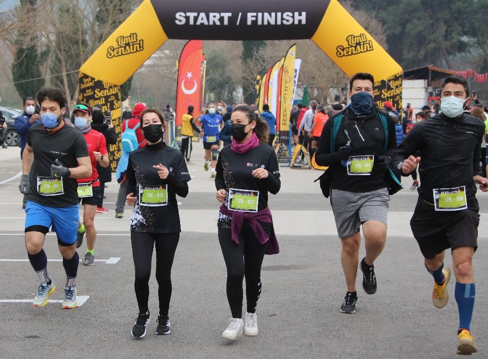 2 bin sporcunun katıldığı 4. Efes Ultra Maratonu sona erdi
