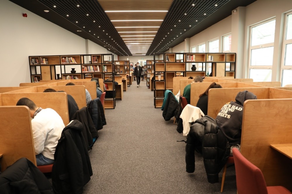 26 bin kitaplık bilgi bankası kitap kurtlarını ağırlıyor
