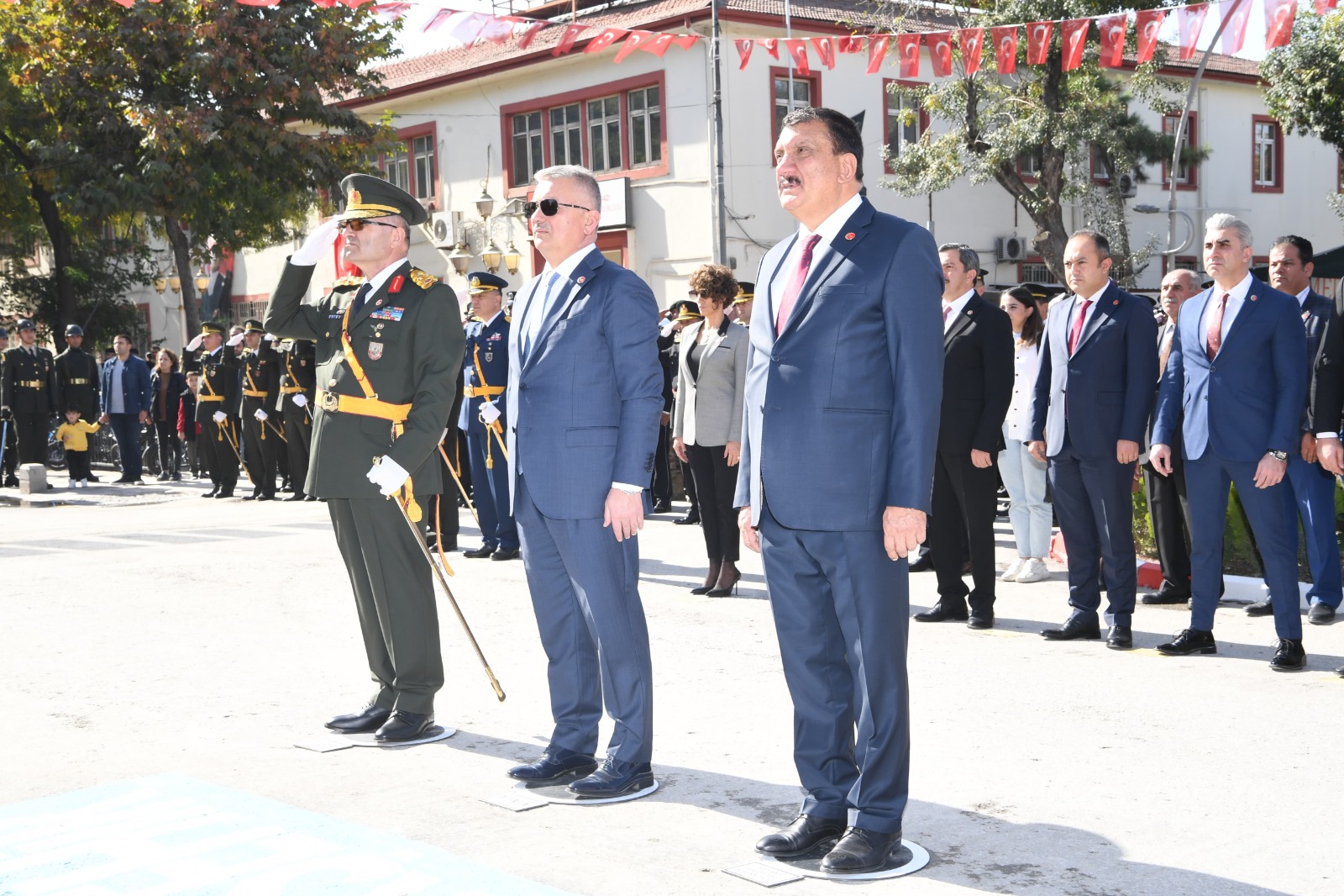 29 EKİM CUMHURİYET BAYRAMI KUTLAMALARI ÇELENK SUNMA TÖRENİ İLE BAŞLADI