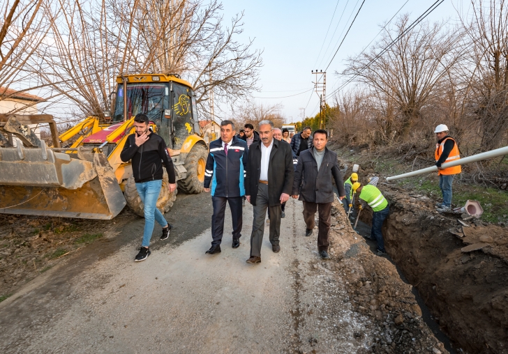 3 MAHALLENİN 30 YILLIK İÇME SUYU  HATTI YENİLENİYOR