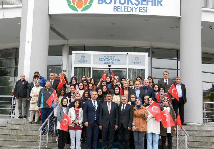 41 ÖĞRENCİ MİLLİ MÜCADELE KAMPI İÇİN ÇANAKKALEYE UĞURLANDI