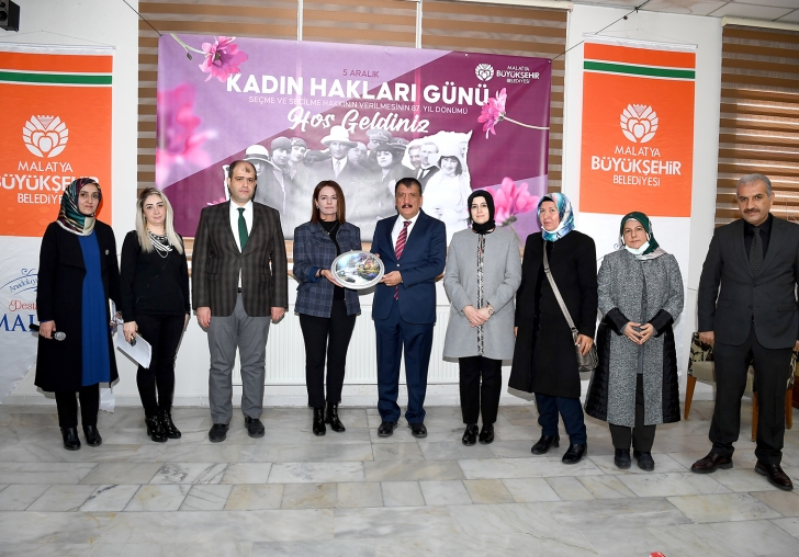 5000 YILLIK TARİHİMİZDE KADINLA ERKEK  HEP YAN YANADIR