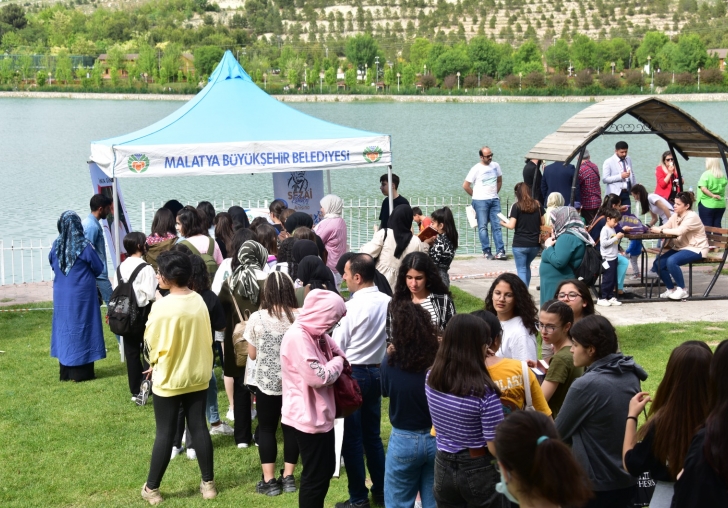9.Malatya Anadolu Kitap ve Kültür Fuarına Kitapseverlerin İlgisi Yoğun