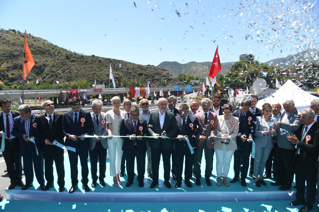 Adil Karaismailoğlu, Bilecik Girişi Köprülü Kavşak Açılışına Katıldı.