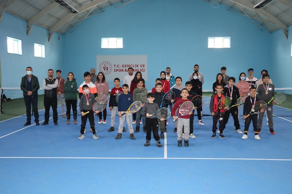 Ağrı´da İstiklal Marşı´nın Kabulü ve M.Akif Ersoy Anma Tenis Turnuvası düzenlendi
