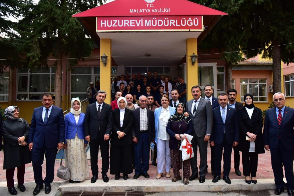 Aile ve Sosyal Hizmetler Bakanı Derya Yanık Malatya’da