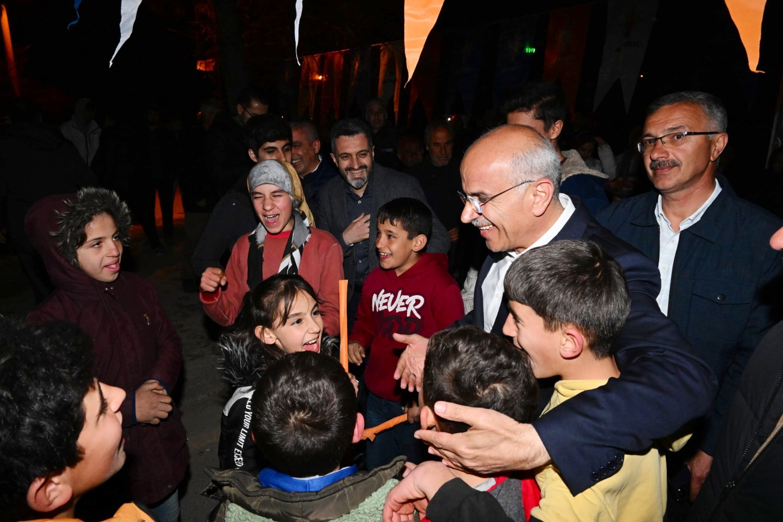 AK Parti Büyükşehir Adayı Sami Er, Topsöğüt Mahallesi Sakinleri ile Buluştu Sami Er ve Prof. Dr. İlhan Geçit’e Vatandaşlardan Tam Destek