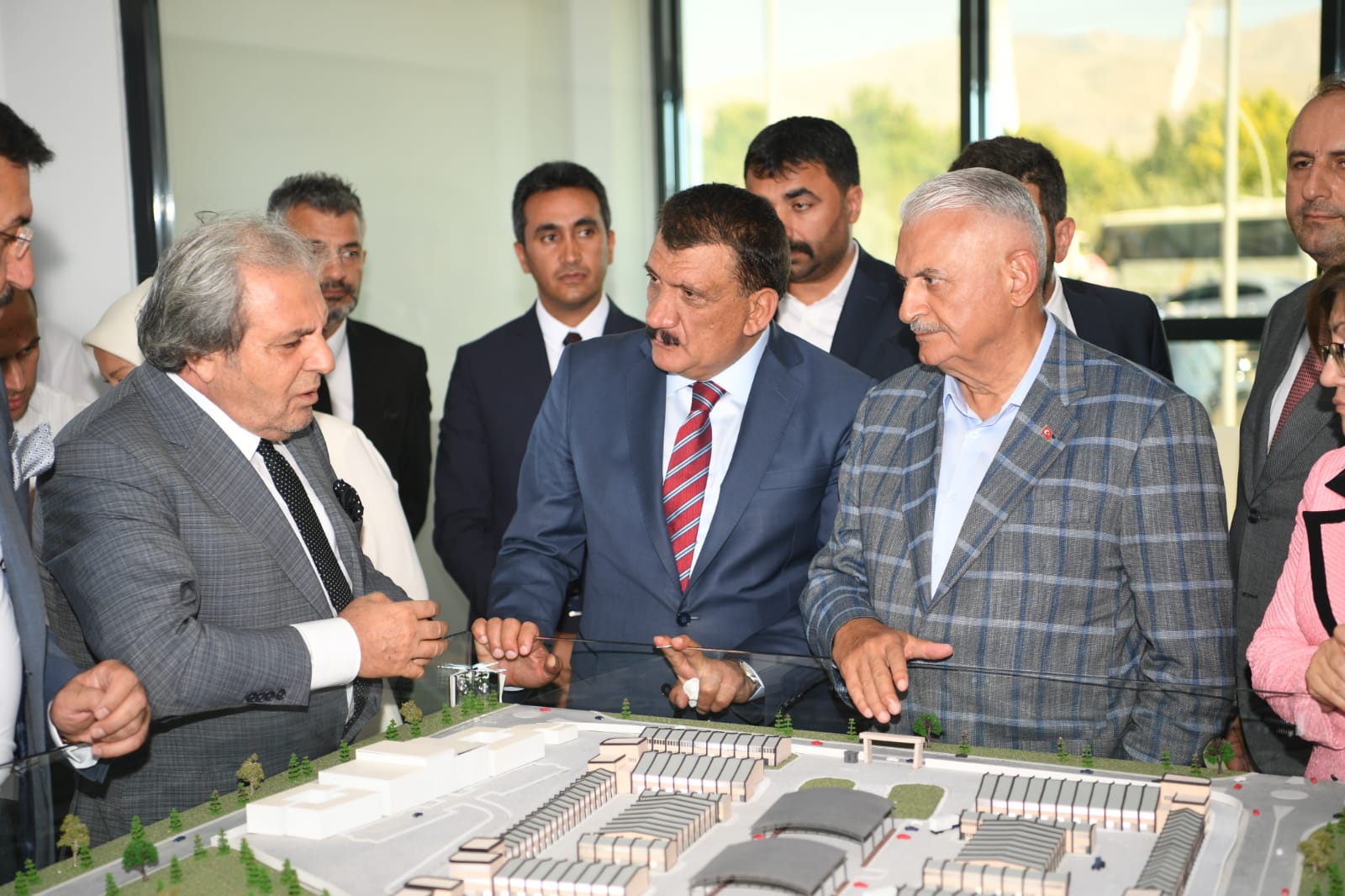 Ak Parti Genel Başkan Vekili Binali Yıldırım Hizmet Ve Yatırımları Gezdi