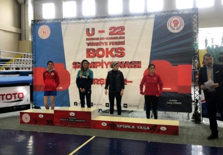 Akçadağ'ın altın eldivenleri şampiyon