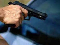 Araçlarından Birbirlerine Ateş Açtılar