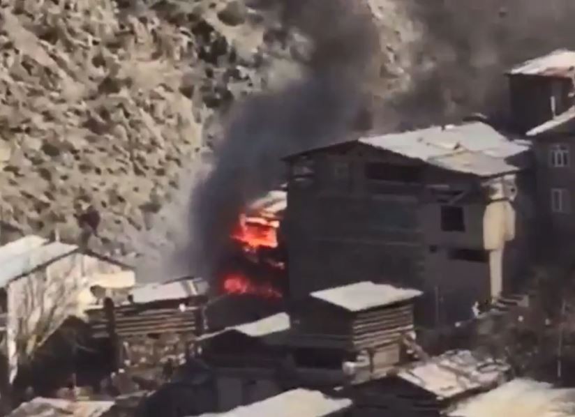 Artvin´de 60 evin küle döndüğü yangının ilk görüntüleri ortaya çıktı
