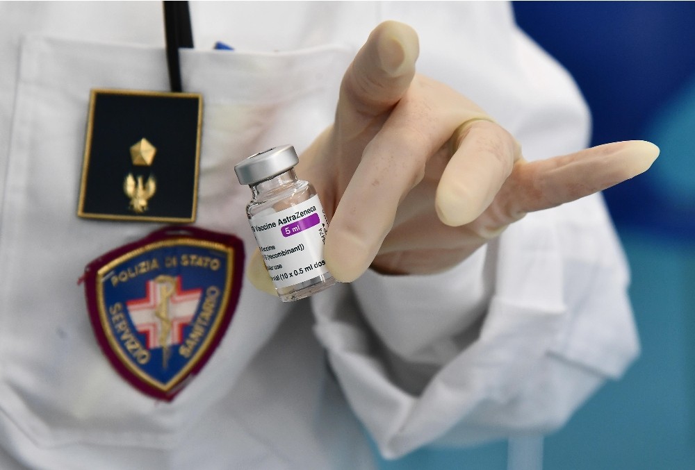 AstraZeneca aşısının kullanımı 9 ülkede askıya alındı

