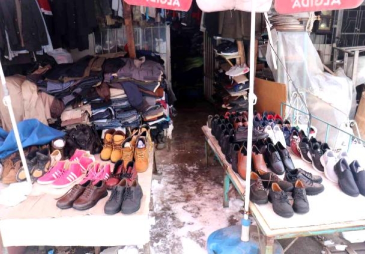 Ayakkabı hırsızları polisten kaçamadı