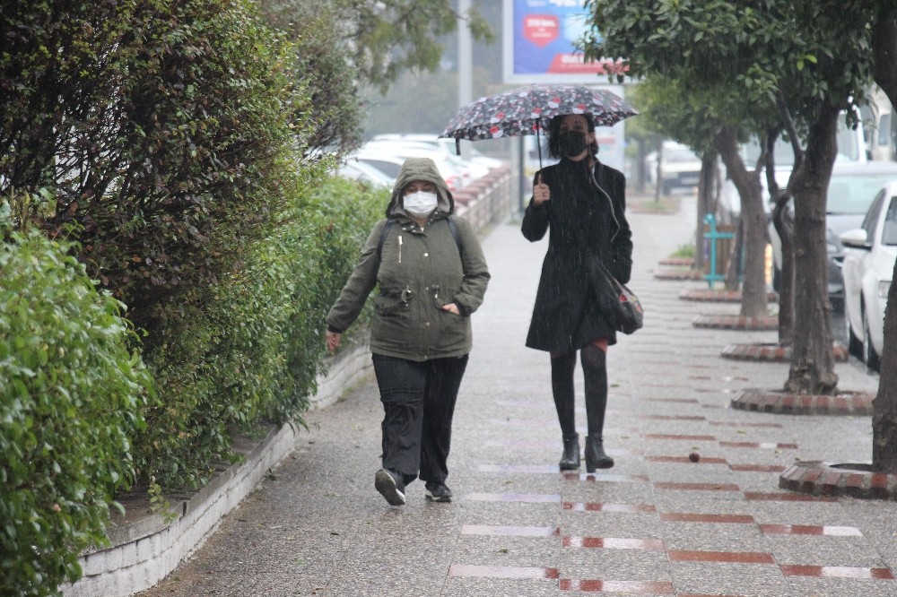 Aydın´da sağanak yağış etkili oluyor

