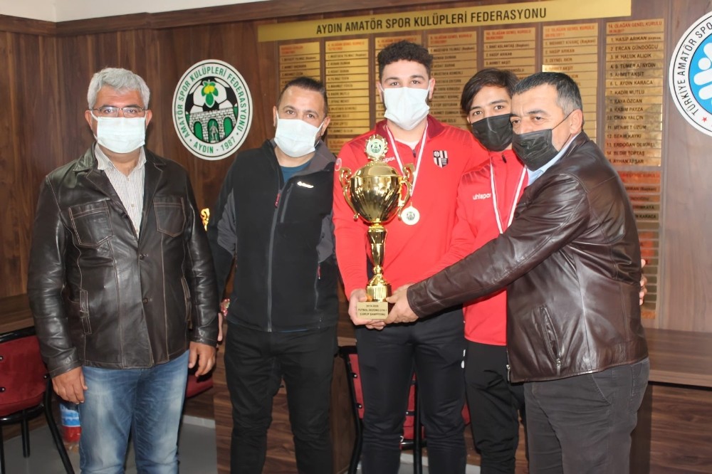 Aydınspor U19 Takımı şampiyonluk kupasına kavuştu
