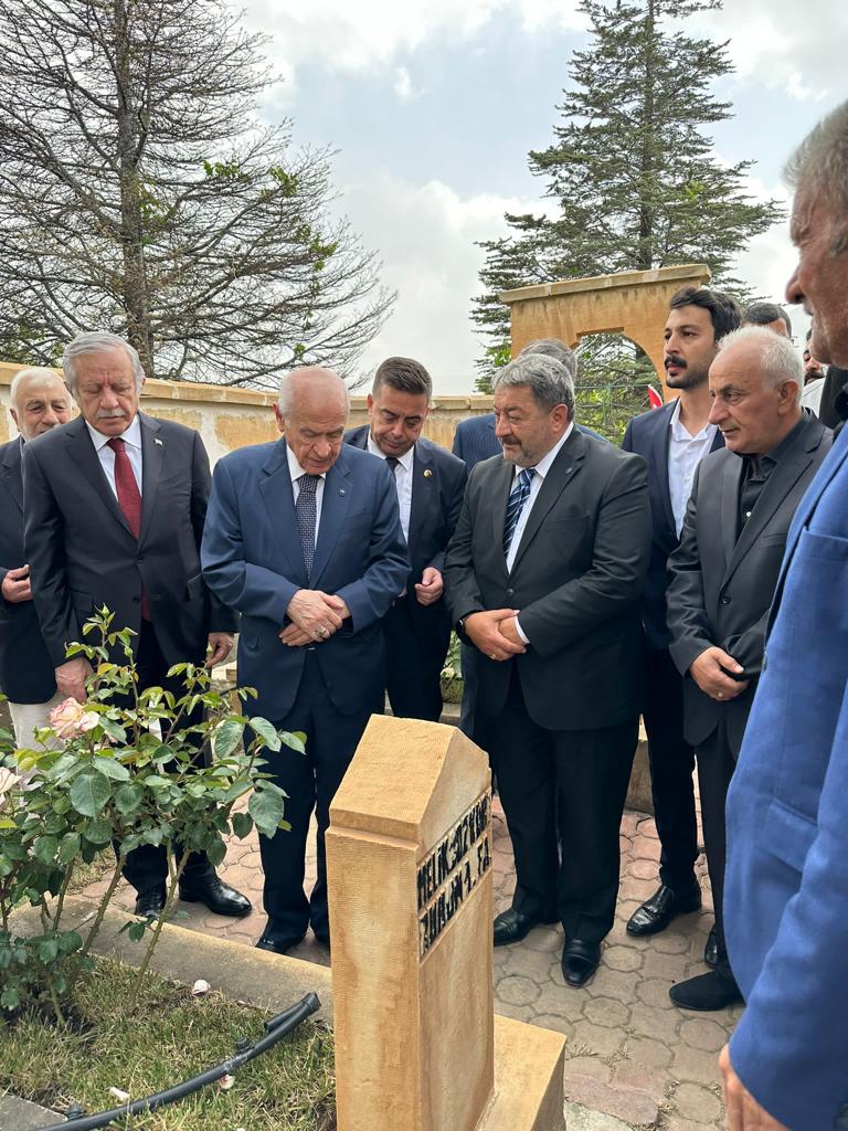 Bahçeli’den Şehit Hamido’nun mezarına ziyaret