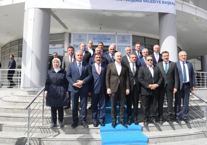 BAKAN KARAİSMAİLOĞLUNDAN BAŞKAN GÜRKANA ZİYARET