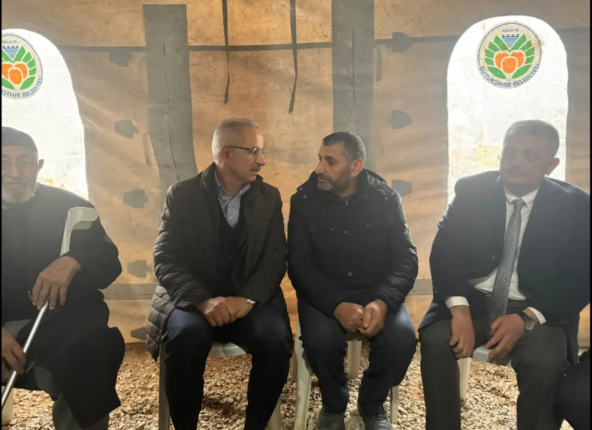 Bakan Uraloğlu’ndan şehit ailesine ziyaret!