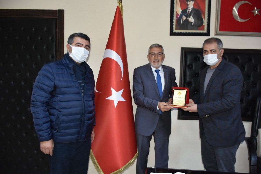 Başkan Bozkurt´a teşekkür plaketi
