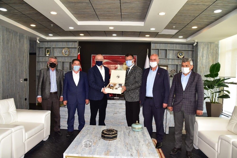 Başkan Ergün, Öküzcüoğlu ve Alaşehirli muhtarları ağırladı
