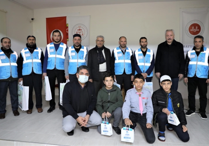 BAŞKAN GÜDERDEN ÖĞRENCİLERE ALTIN ÖĞÜTLER