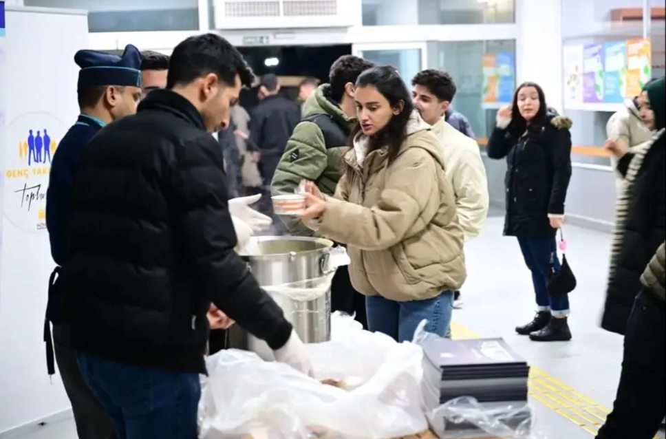 Başkan Güder’den Öğrencilere Sıcak Destek!