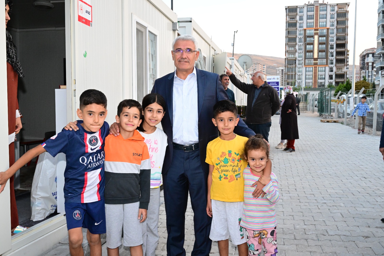 Başkan Güder Depremzede Çocukları Yalnız Bırakmıyor