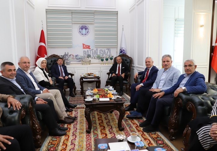 BAŞKAN GÜDERE AK PARTİ HEYETİNDEN ANLAMLI ZİYARET