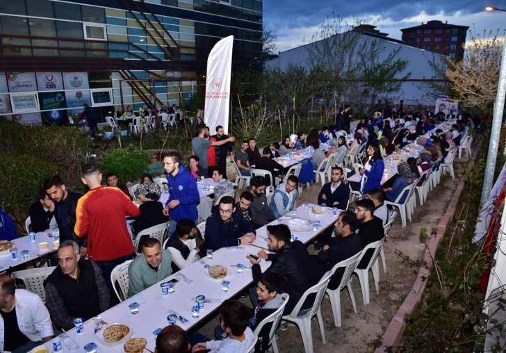 BAŞKAN GÜDER, GENÇLERLE İFTARDA BULUŞTU