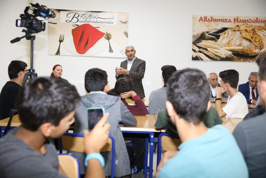 BAŞKAN GÜDER, ÖĞRENCİLERE TECRÜBELERİNİ AKTARDI
