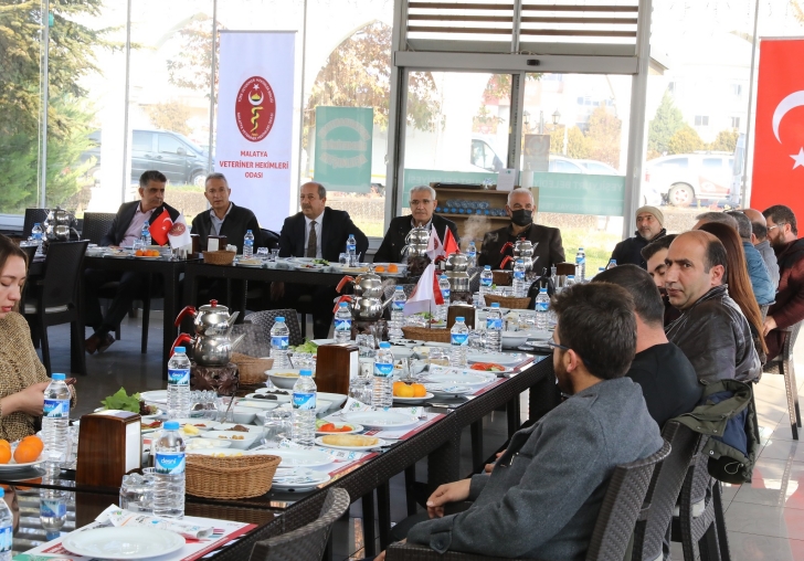BAŞKAN GÜDER, VETERİNER HEKİMLERİN SORUNLARI DİNLEDİ
