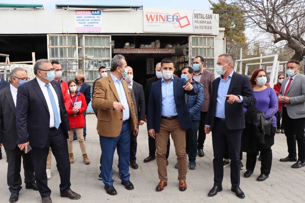 Başkan Günel, Kuşadası Sanayi Sitesi esnafının sorunlarını dinledi
