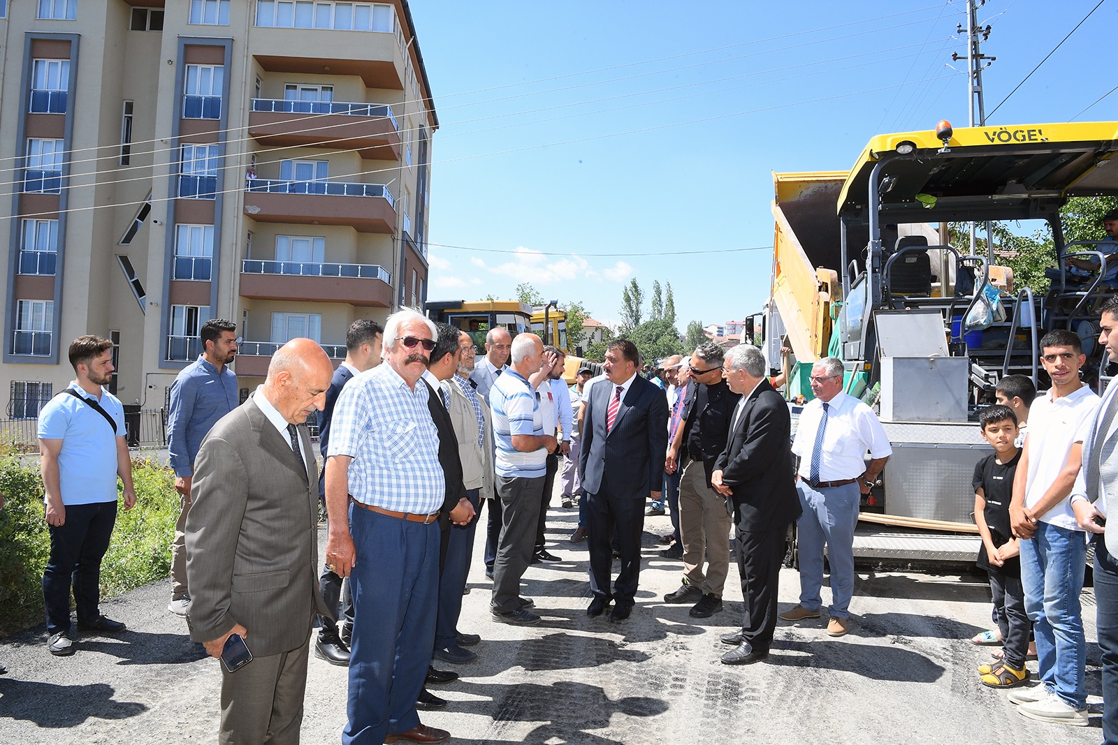 Başkan Gürkan Asfaltlama Çalışmalarını İnceledi