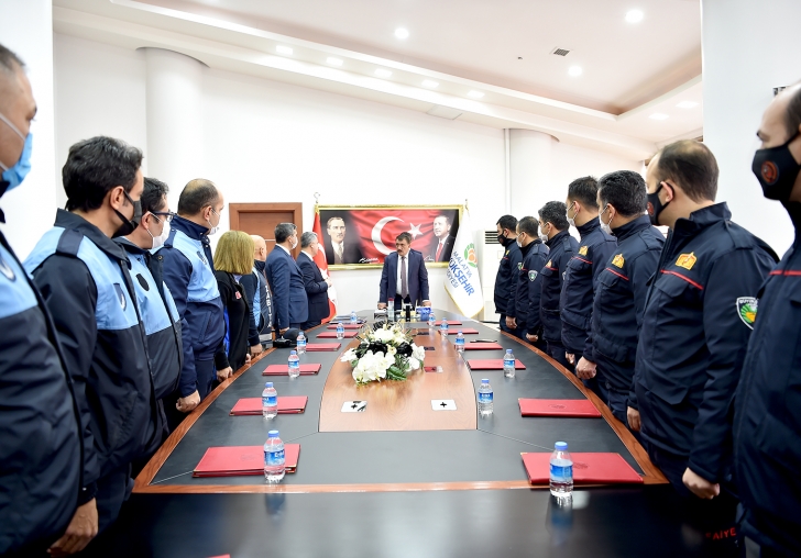 BAŞKAN GÜRKAN, GÖREVDE YÜKSELME SINAVINDA BAŞARILI OLAN PERSONELLERLE BİR ARAYA GELDİ