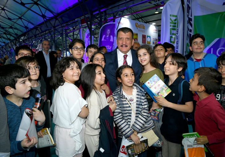 Başkan Gürkan Kitap Fuarını Gezdi