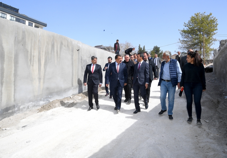 Başkan Gürkan Millet Kütüphanesi altı katlı otoparkta incelemelerde bulundu 