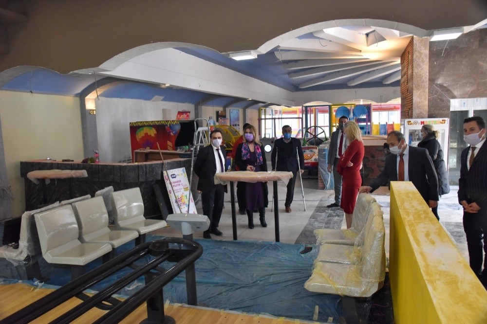 Başkan Şahin, eğlence alanında incelemelerde bulundu
