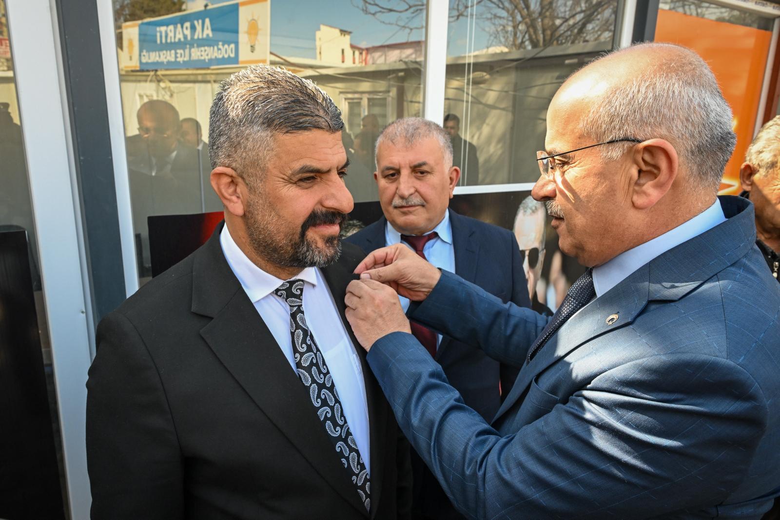 BAŞKAN SAMİ ER DOĞANŞEHİR’DE: "İKİ YIL ŞANTİYE ŞEFİ GİBİ ÇALIŞTIK"