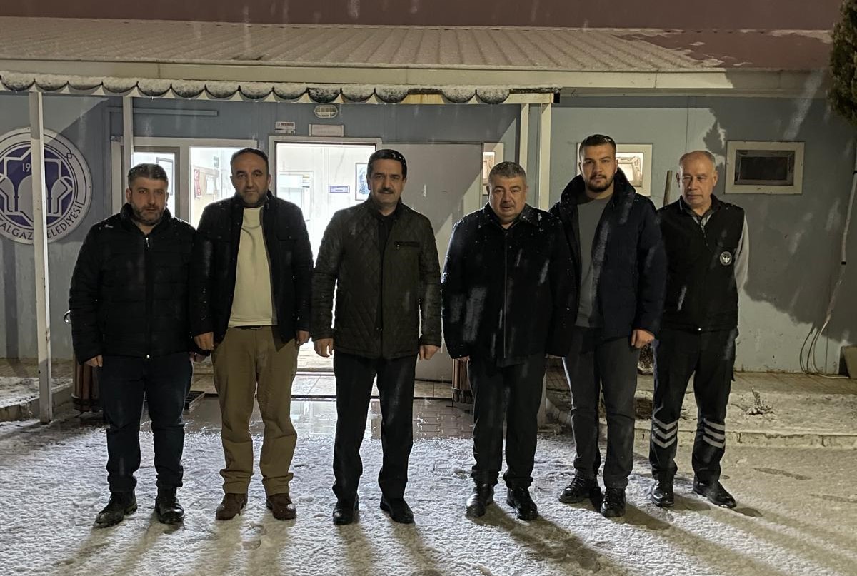 Başkan Taşkın Sahurda Sahaya İndi: Battalgazi’de Kar Mesaisi