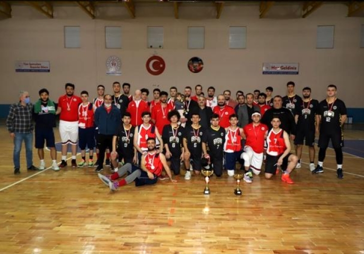 Basketbol'da kupalar sahibini buldu