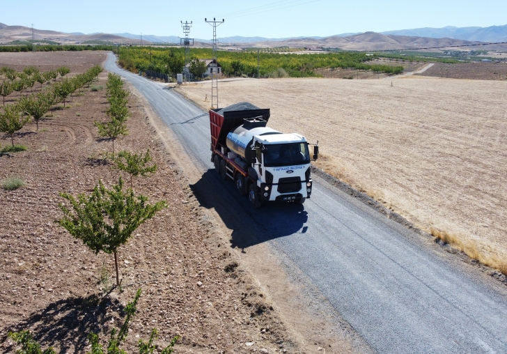 Battalgazi Asfaltsız Yol Bırakmıyor