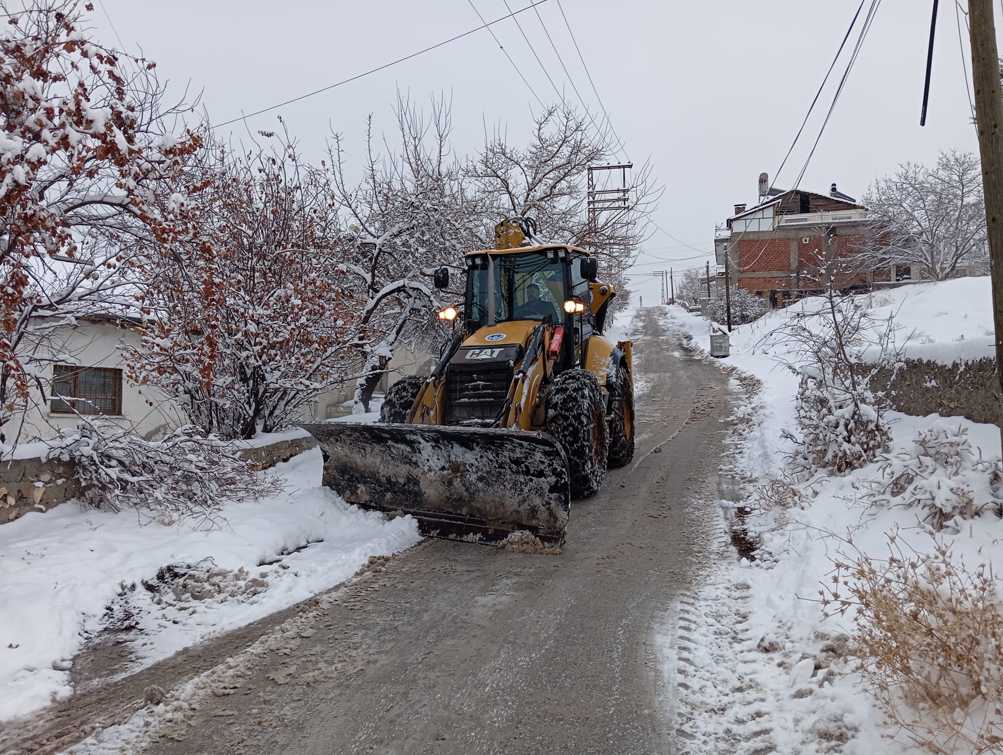 BATTALGAZİ BELEDİYESİ GECE BOYU SAHADAYDI
