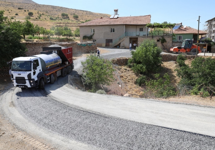 Battalgazi Belediyesinden 10 kilometrelik sathi kaplama çalışması