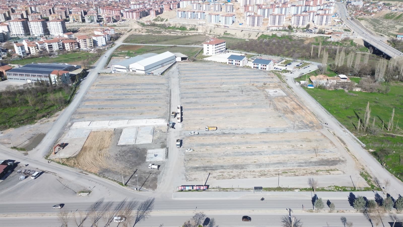 BATTALGAZİ'DE ASFALT SEFERBERLİĞİ: SÖKÜLEN MALZEME KIRSAL YOLLARA CAN OLUYOR