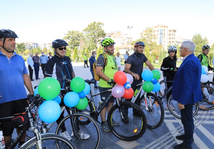 BATTALGAZİDE AVRUPA HAREKETLİLİK HAFTASI BİSİKLET TURU İLE KUTLANDI