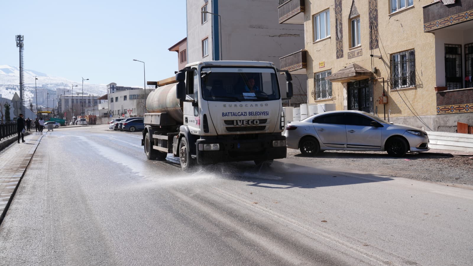 Battalgazi’de Derme Deresi'ne "Tazyikli Su" Dokunuşu: Yürüyüş Yolları Temizlendi