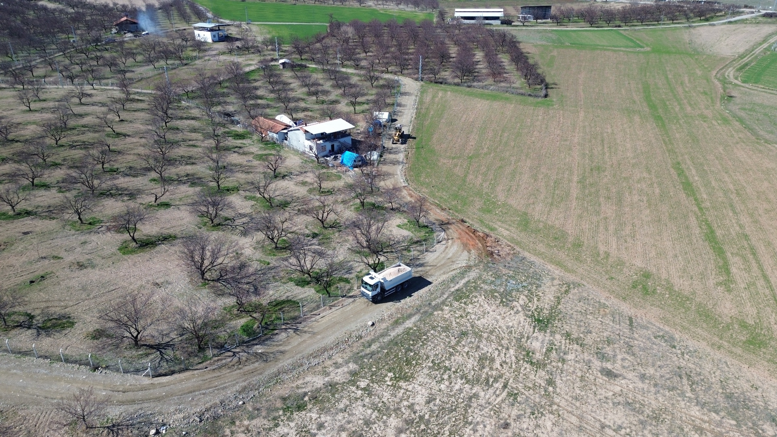 Battalgazi’de Yol Seferberliği: Kırsal Mahallelerde Altyapı Güçleniyor
