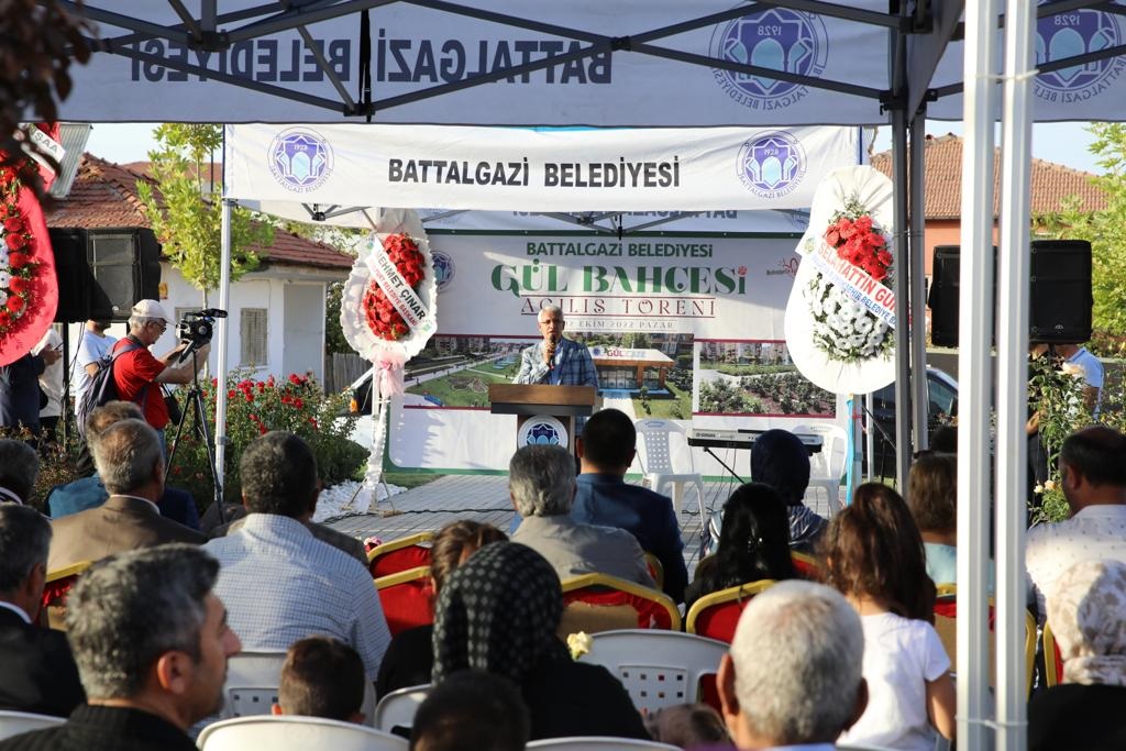 BATTALGAZİ’DEKİ GÜL BAHÇESİ TÖRENLE HİZMETE AÇILDI
