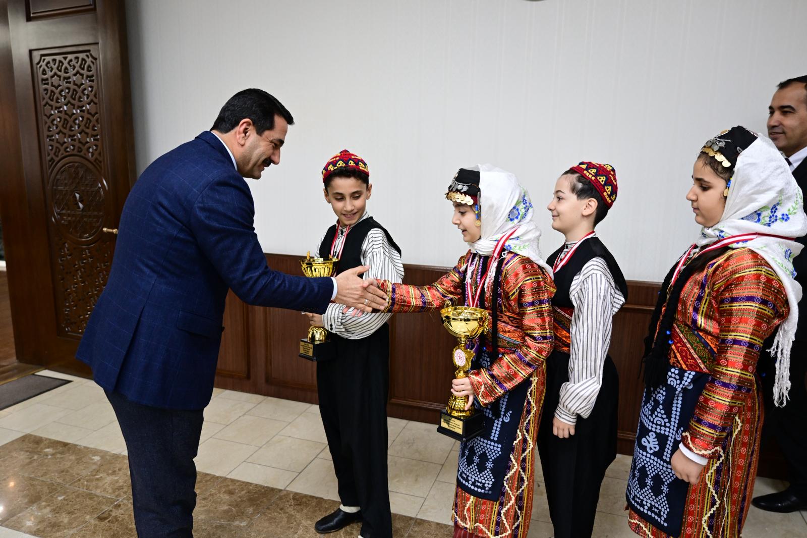 Battalgazi’nin Altın Çocukları: Halk Oyunlarında İl Şampiyonluğu Geldi